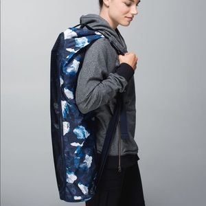 Lululemon: Drishti Mat Bag
